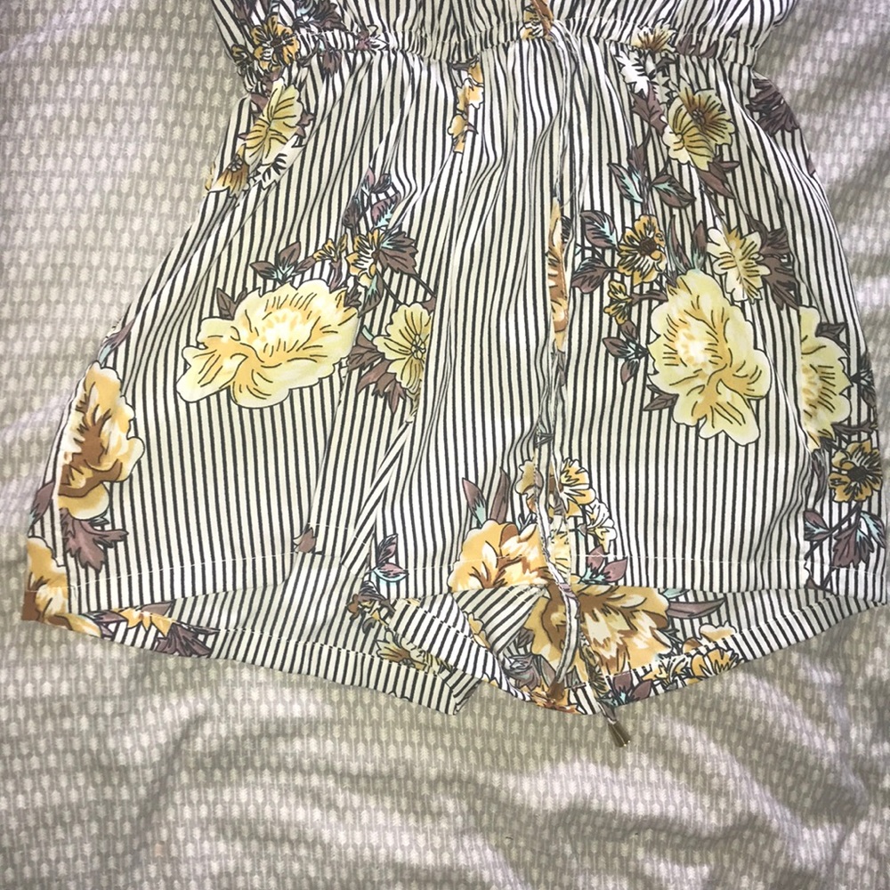 Striped romper - Picture 2 of 3